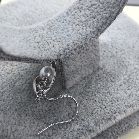 🌟 Sterling Silver Faux Pearl Drop Earrings - Picture 5 of 6